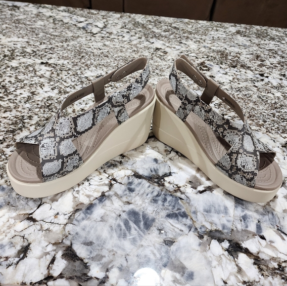 NWOT Brooklyn High Wedge Literide Adjustable Sandle Snake Print W7 Comfort - Picture 8 of 13